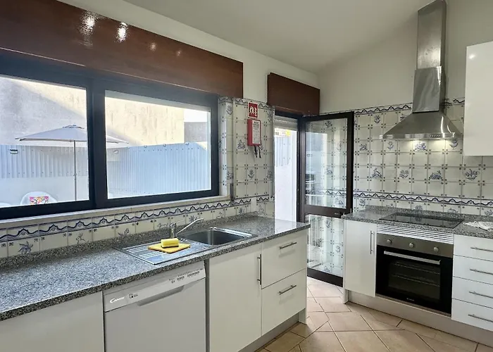 Vilanova - Shared Pool - 12 Guests - *