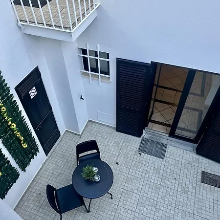 Vilanova - Shared Pool - 12 Guests -